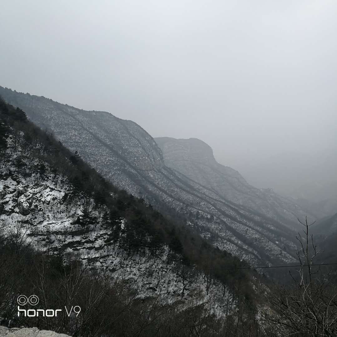 焦作市眾光耐酸瓷業(yè)有限公司開工前先去登登山，而且還是雪山